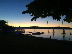 Lakefront Apartment Two Mile Bay